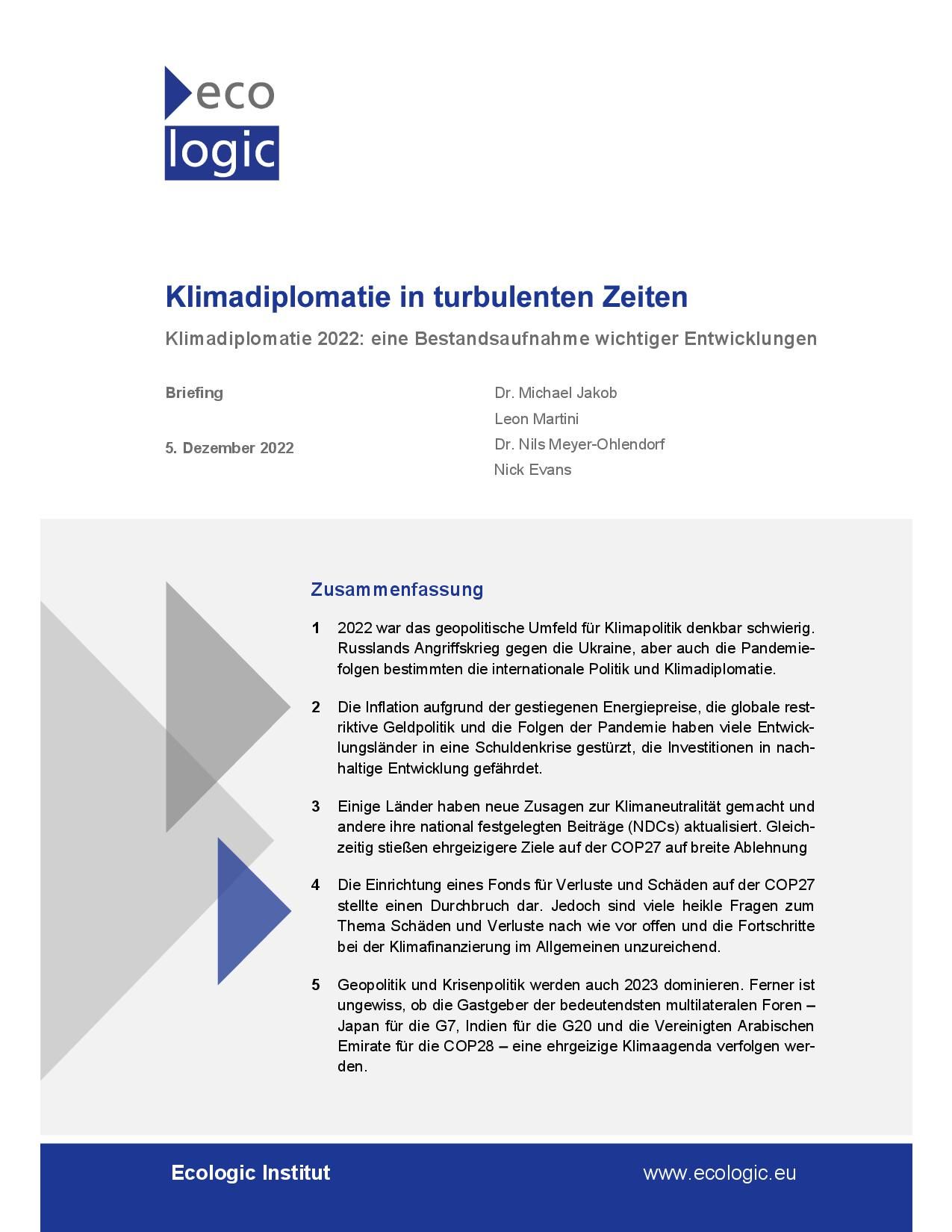 Cover mit den Kernaussagen des Policy Briefs "Klimadiplomatie in turbulenten Zeiten; Klimadiplomatie 2022: eine Bestandsaufnahme wichtiger Entwicklungen"