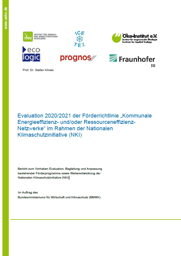 Cover for an evaluation report titled 'Evaluation 2020/2021 der Förderrichtlinie "Kommunale Energieeffizienz- und/oder Ressourceneffizienz-Netzwerke" im Rahmen der Nationalen Klimaschutzinitiative (NKI)'. It features logos from various German research and environmental institutes.